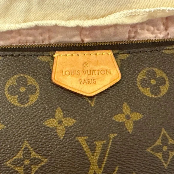 Louis Vuitton Pochette Cross Body - Picture 9 of 13